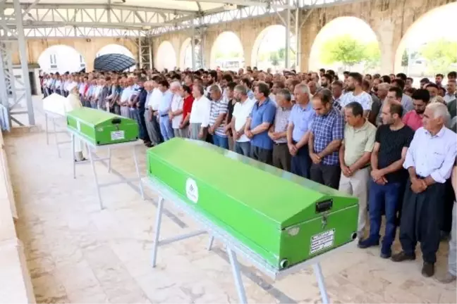 Hatay'da boğulan 2 kardeş, Adıyaman'da toprağa verildi