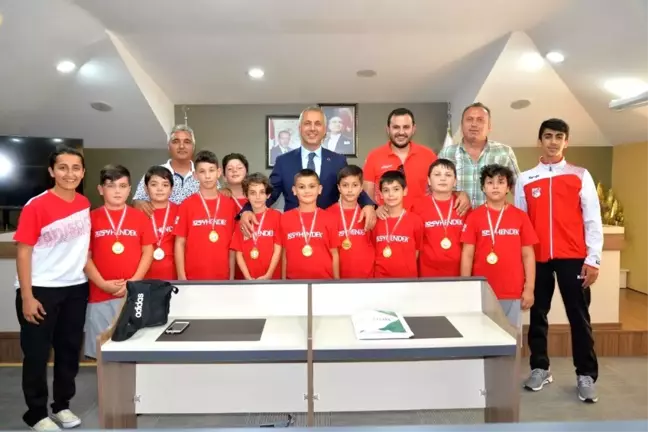 Minikler Hentbol'da gururlandırdı
