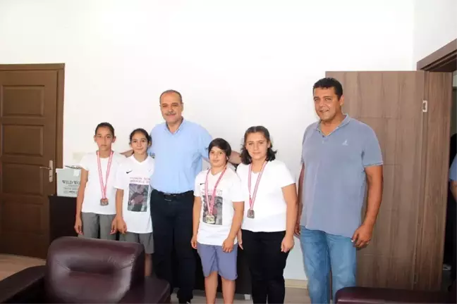 Başarılı sporculardan Başkan Uzundemir'e ziyaret