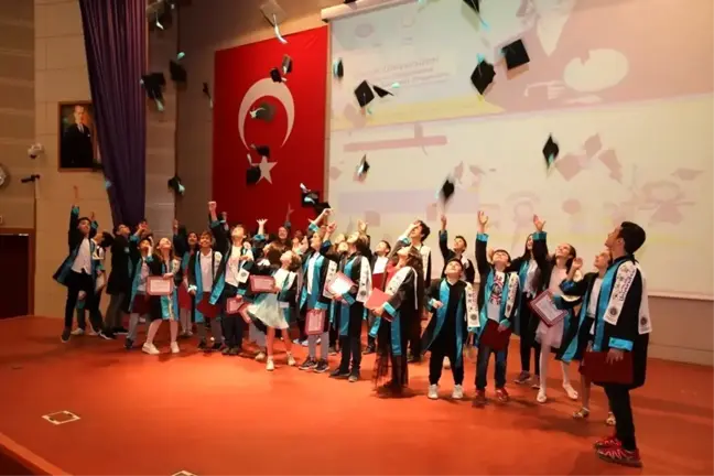 Çocuk Üniversitesi mezunlarını verdi