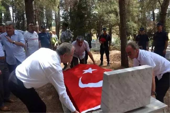Devre arkadaşlarından Şehit Yüzbaşı Ülker'in mezarına ziyaret