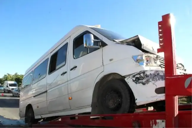 Elazığ'da minibüsler çarpıştı: 6 yolcu yaralı