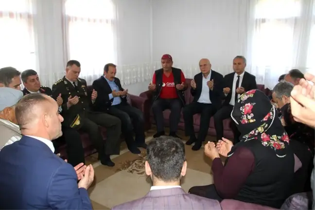 Bayburt protokolü şehit ailelerini ziyaret etti