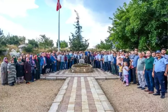 Tek mermiyle köylülerini kurtaran Demir Dede, mezarı başında anıldı