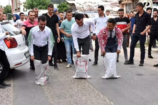 (Özel) Damat ve sağdıca kahve pişirtip, çuval yarışı yaptırdılar