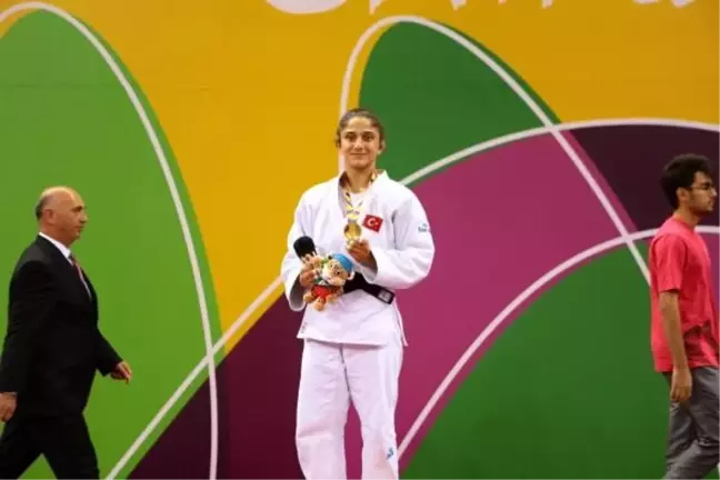 Özlem Yıldız'dan EYOF'ta altın madalya