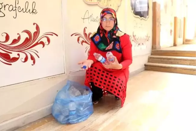 Annesinin ayağı kırıldı, engelliler için mavi kapak toplamaya başladı