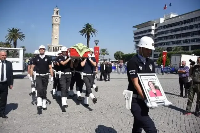 İzmir'de Işılay Saygın için tören