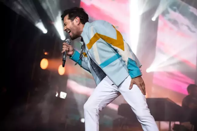 Kenan Doğulu'dan Vadi Açıkhava'da ilk konser