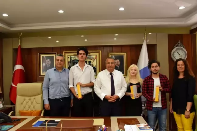 Sınava Millet Kıraathanesi'nde hazırlanıp Türkiye derecesi yaptılar
