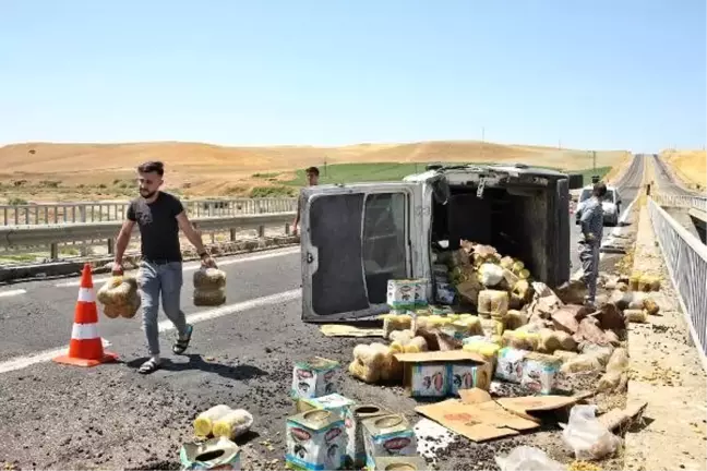 Tekeri patlayan minibüs takla attı: 5 yaralı