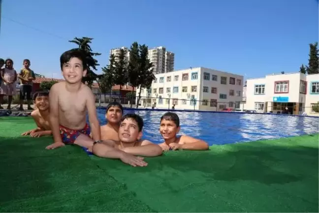 Mersin'de çocuklar için 4 farklı mahalleye portatif yüzme havuzu