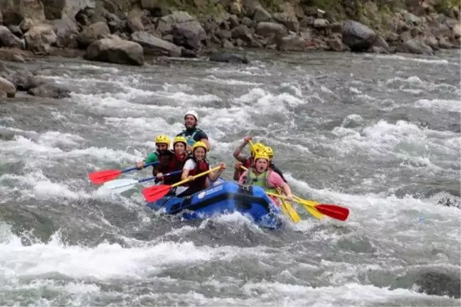 Fırtına deresi'nde rafting heyecanı