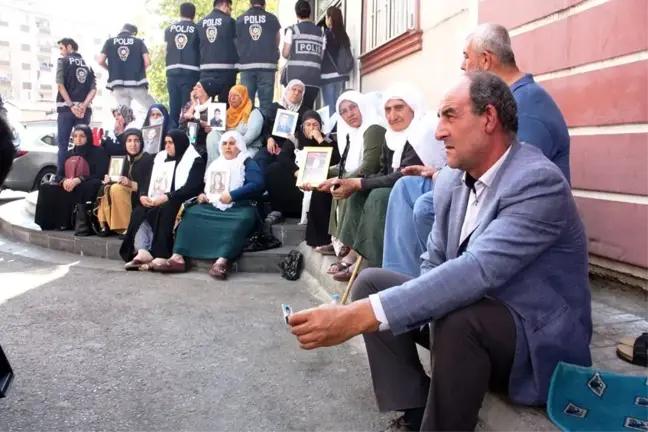 Eylem yapan ailelerin sesi çığ gibi büyümeye devam ediyor