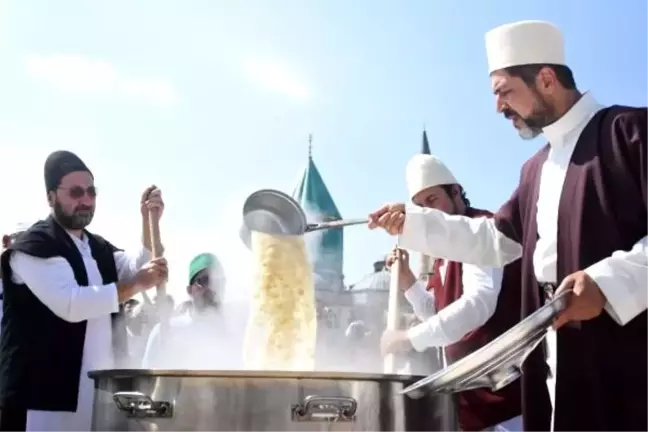 Mevlana dergahı'nda 94 yıl sonra aşure kazanları kaynadı