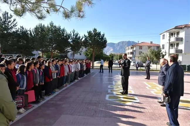 Milli Eğitim Müdürü Aziz Gün, öğretmen ve öğrencileri tebrik etti