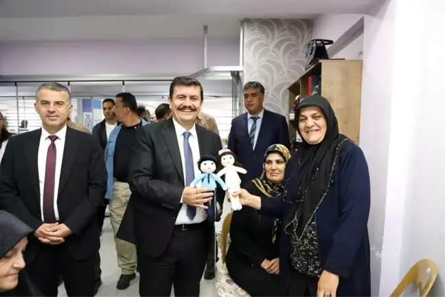 Vali Arslantaş, ERMEK'te el emeği eserleri inceledi