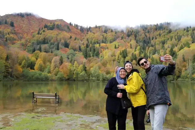 Borçka Karagöl'ün büyüleyen sonbahar güzelliği