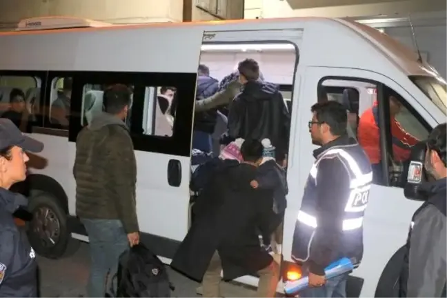 Foça'da 42 göçmen yakalandı