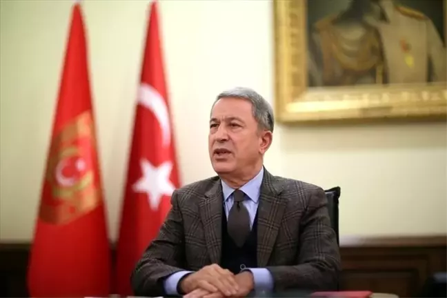 Bakan Akar'dan yaralanan gazetecilere 'geçmiş olsun' telefonu