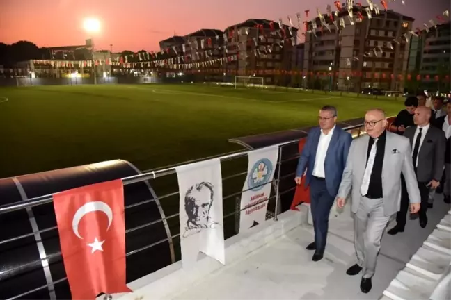 Manisa'daki spor tesisinin açılışı öncesi son inceleme