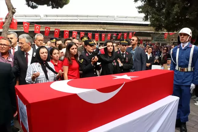 Şehit babaya asker selamıyla veda