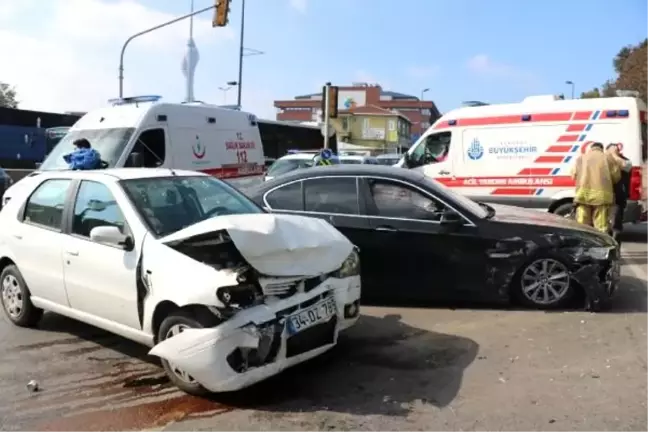 Üsküdar'daki hatalı dönüş nedeniyle meydana gelen kaza kamerada