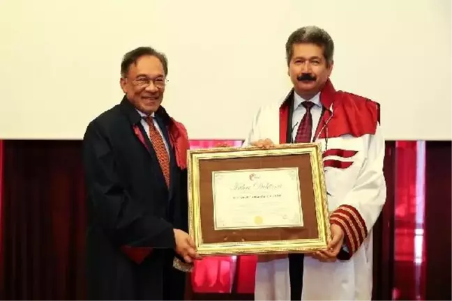 Malezyalı siyasetçiye Türkiye'den fahri doktora
