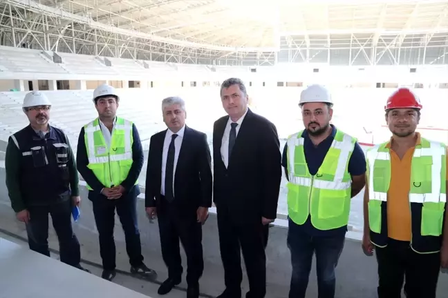 Hatay Valisi Doğan, yeni stat inşaatını gezdi