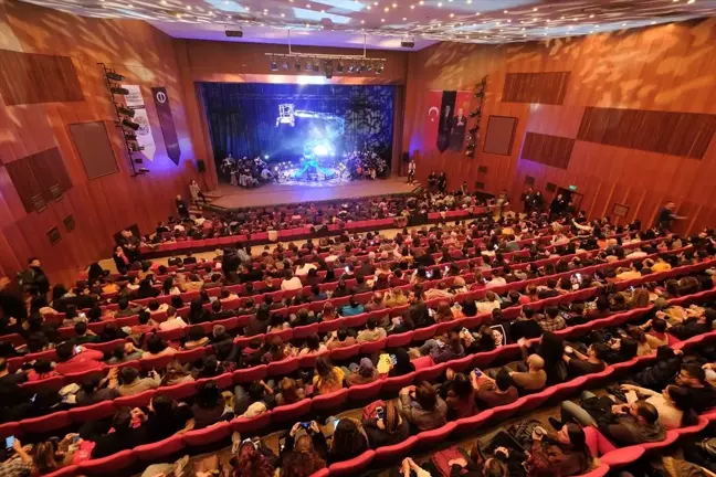 AÜ Uluslararası Tiyatro Festivali'nde