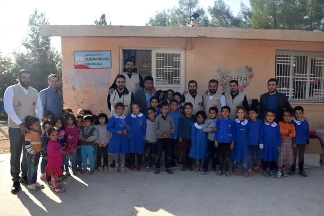 Şanlıurfa'da öğrencilere kıyafet yardımı