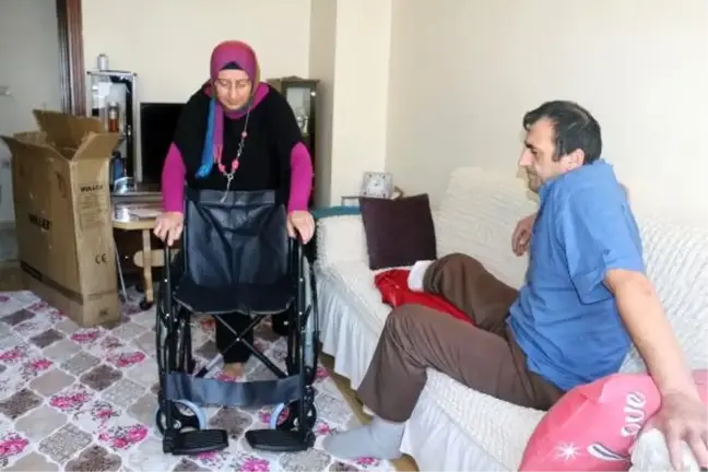 Mavi kapak toplayarak, ihtiyaç sahibine tekerlekli sandalye hediye etti