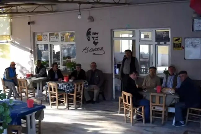Atatürk sevgisini evlerinin dış cephelerine yansıttılar