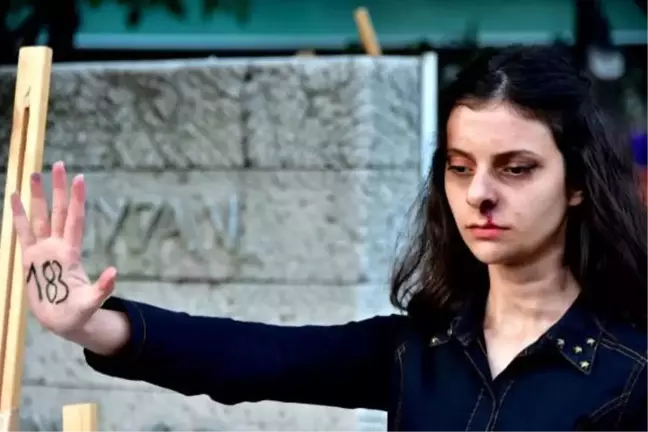 Güleda için 'Kaktüs' oyununu sergilediler