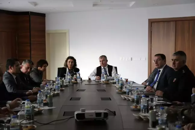 Sarp Sınır Kapısı'ndaki tır yoğunluğu giderilmeye çalışılıyor