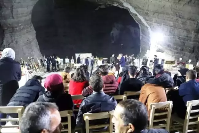 Iğdır'da tuz mağarasında karma sergi