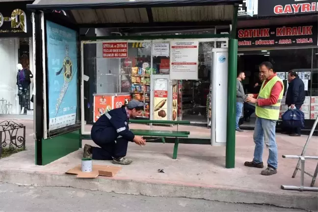 Sinop'ta dolmuş durakları onarılıyor