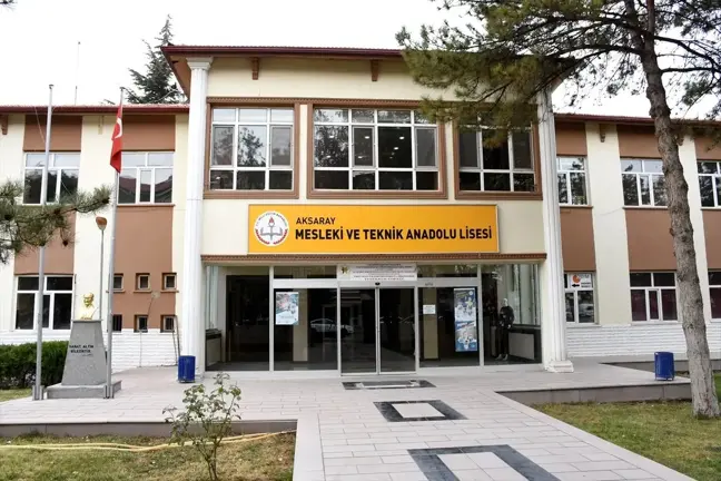 Mercedes-Benz Kamyon Fabrikası'nda iş imkanı sağlayan meslek lisesi