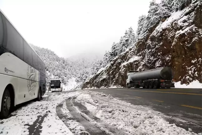 Zigana Dağı'nda kar kalınlığı 15 santimetreyi geçti