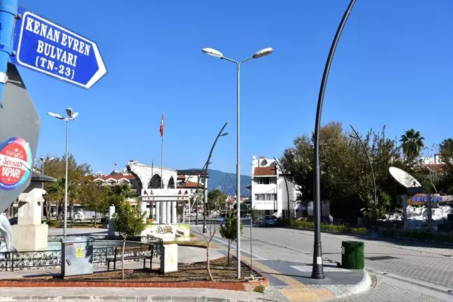 Marmaris'te Kenan Evren Bulvarı'nın adı Bülent Ecevit Bulvarı olarak değiştirildi