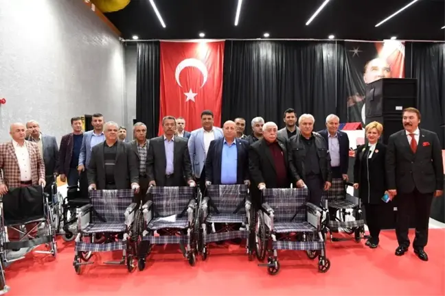 Konyaaltı'nda tüm muhtarlara tekerlekli sandalye