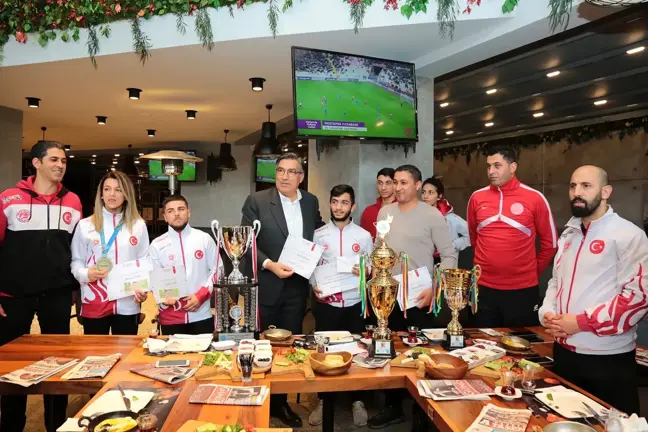 Ataşehirli sporculardan Kick Boksta büyük başarı