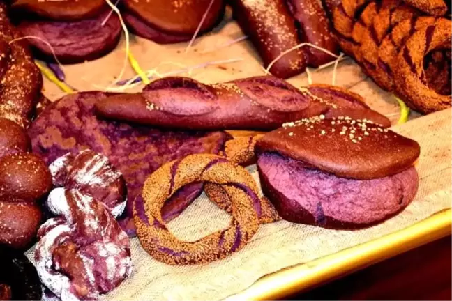 Dünyada ilk kez Malatya'da üretilen 'mor ekmek' büyük ilgi görüyor