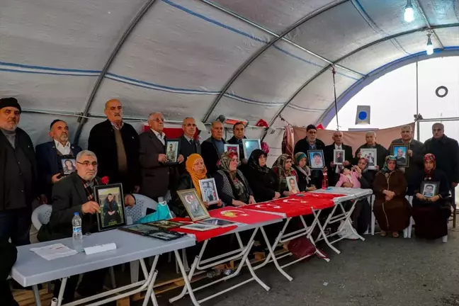 Diyarbakır annelerine destek ziyaretleri sürüyor