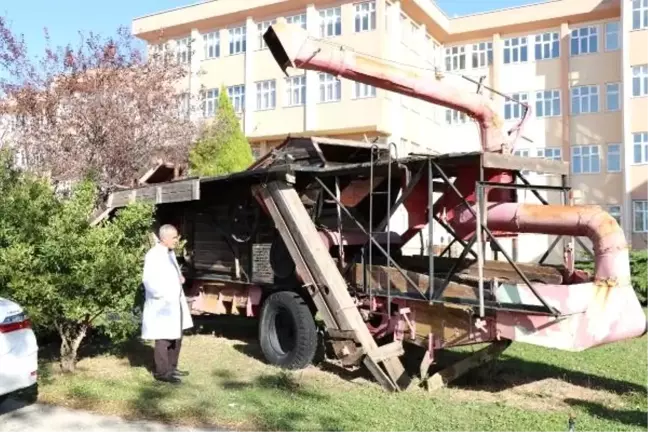 Asırlık harman makinesi, fakülte bahçesinde sergileniyor