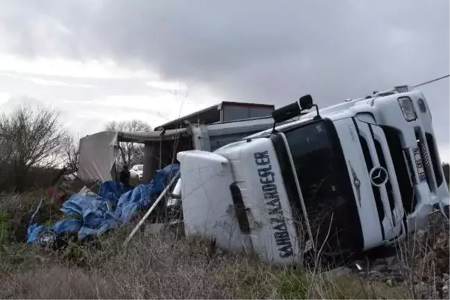 Arnavutköy'de devrilen TIR'ın şoförü: Hayatımı emniyet kemeri kurtardı