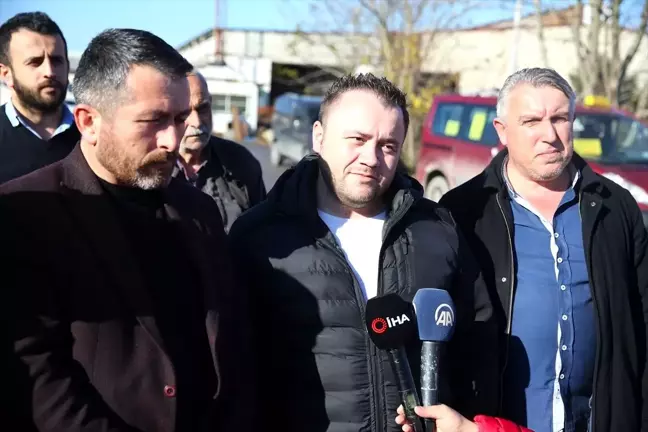 Sakarya'da rahatsızlanan çocuğu hastaneye yetiştiren dolmuş şoförü ödüllendirildi