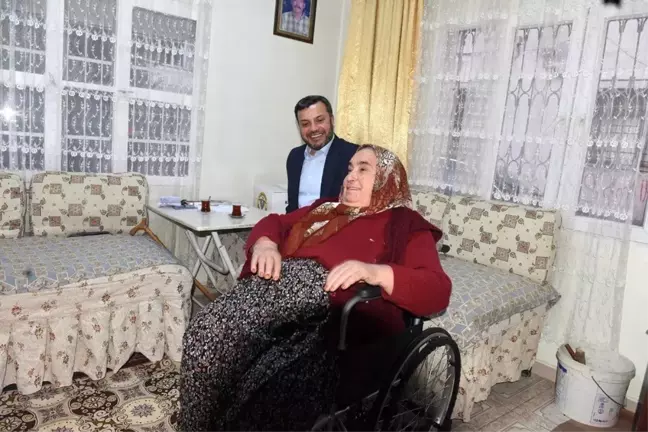 Başkan Kocaispir'den engellilere tekerlekli sandalye