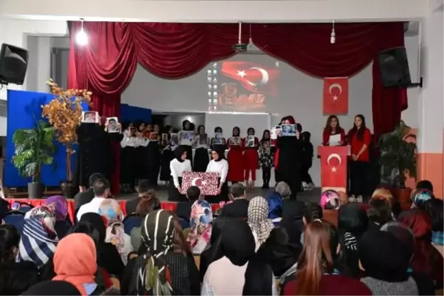Muş'ta öğrenciler 15 Temmuz'u işaret diliyle anlattı