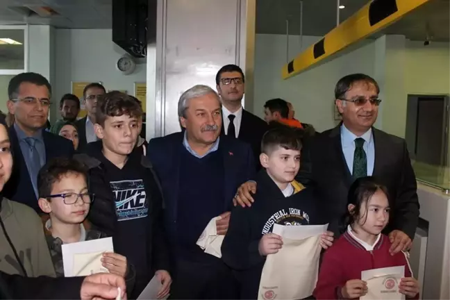 Asker ve polisler için 300 mektup ve özel mendiller